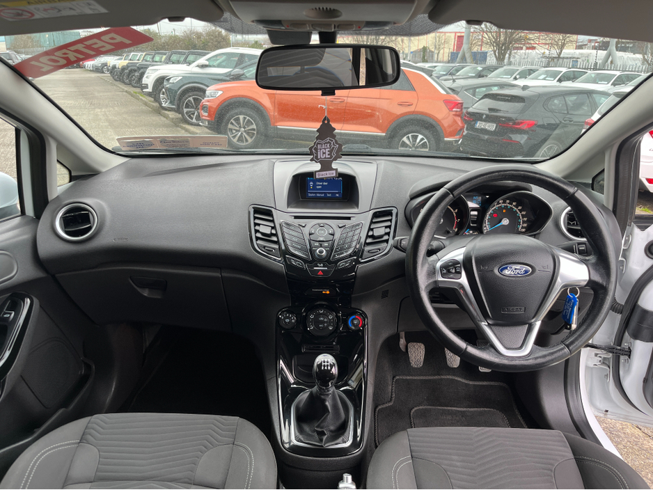 2016 Ford Fiesta - image 13