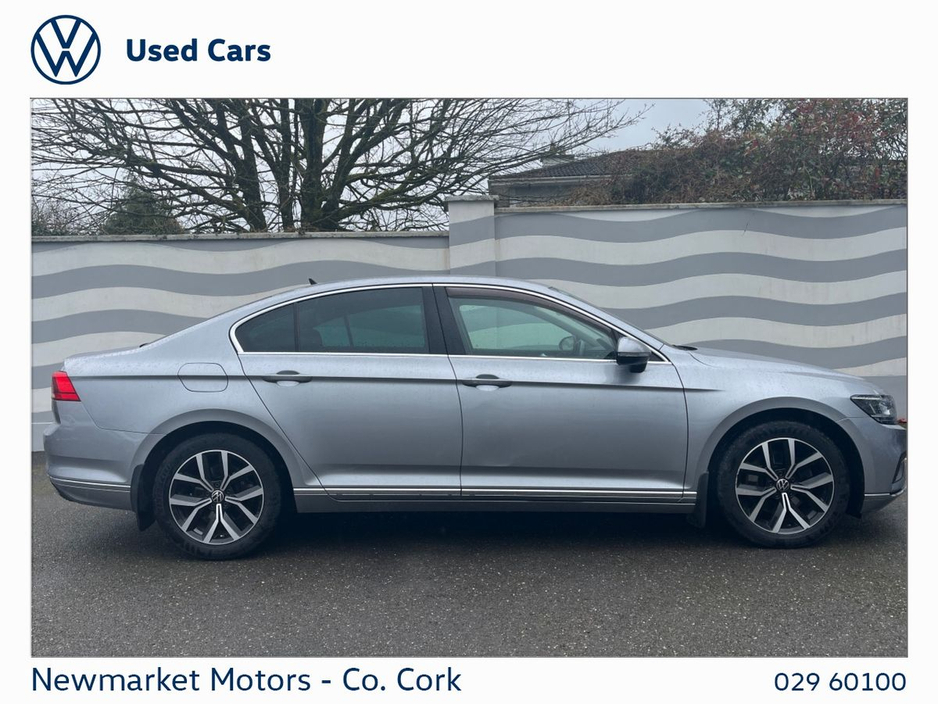 2021 Volkswagen Passat - image 11