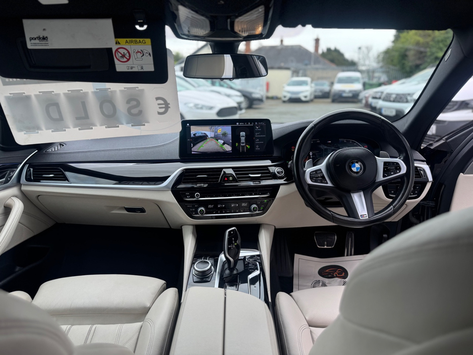 2022 BMW 5 Series - image 21