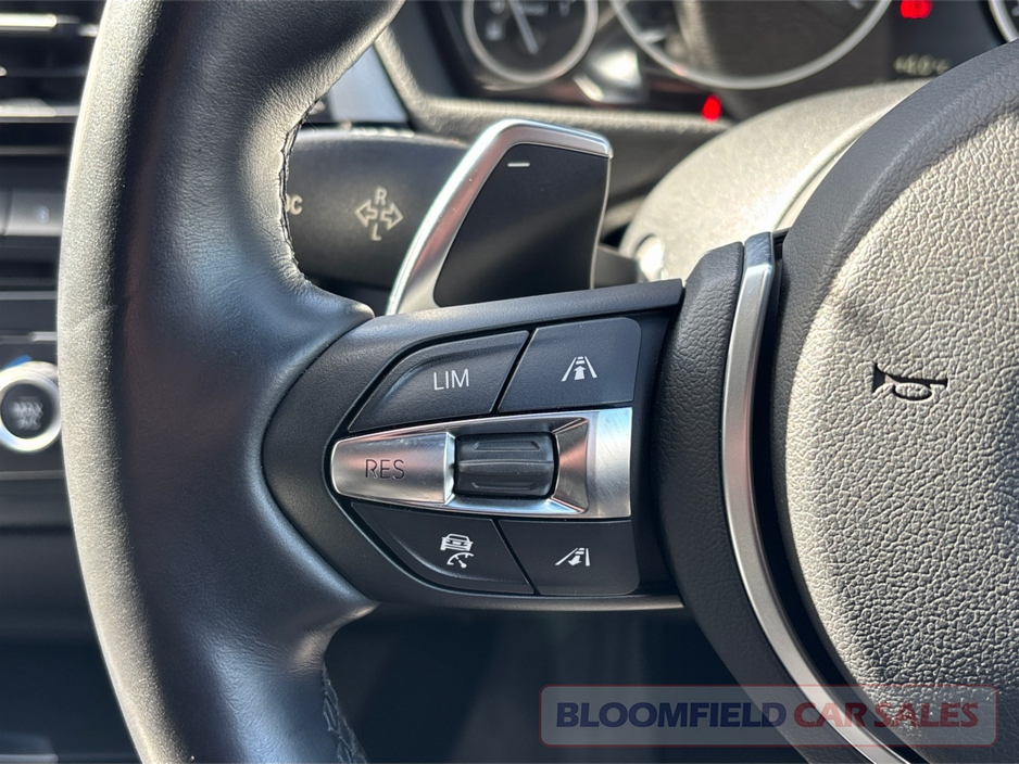 2015 BMW 3 Series - image 23