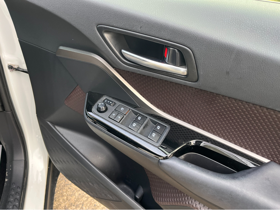 2019 Toyota C-HR 1.8 HYBRID AUTO LOW KM HIGH SPEC €18,950