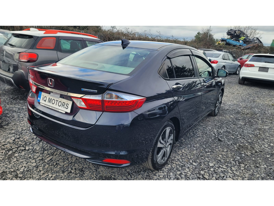 2017 Honda Grace - image 6