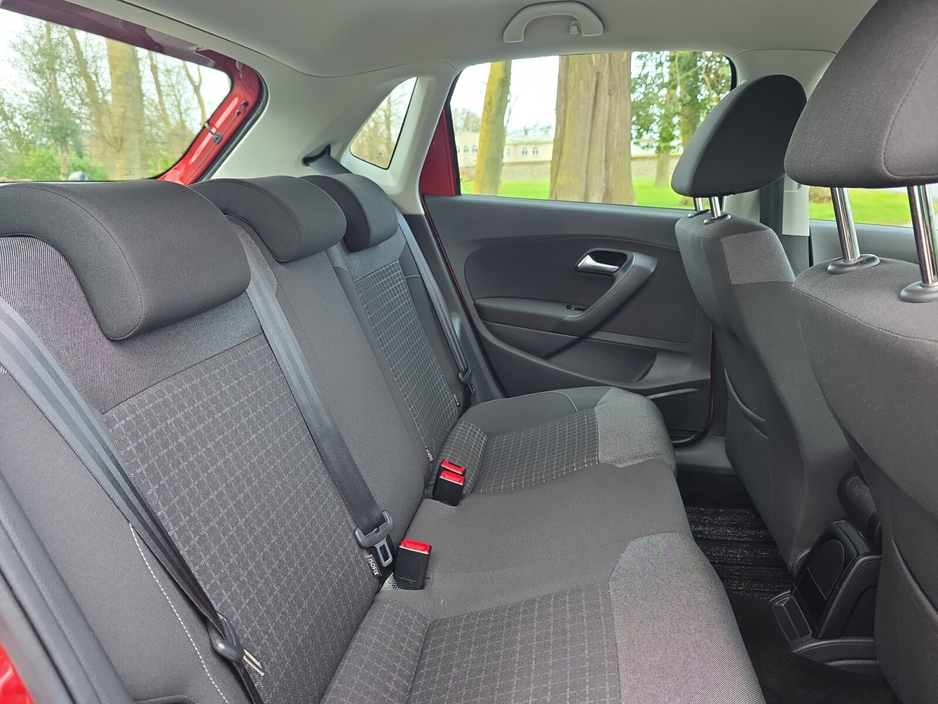 2017 Volkswagen Polo - image 9