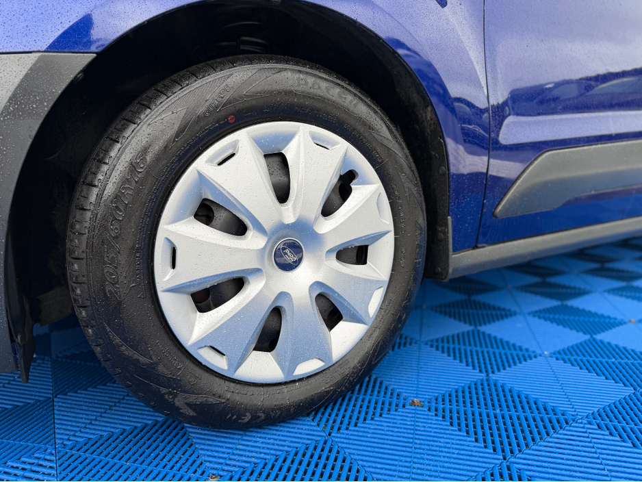 2017 Ford Transit Connect - image 11