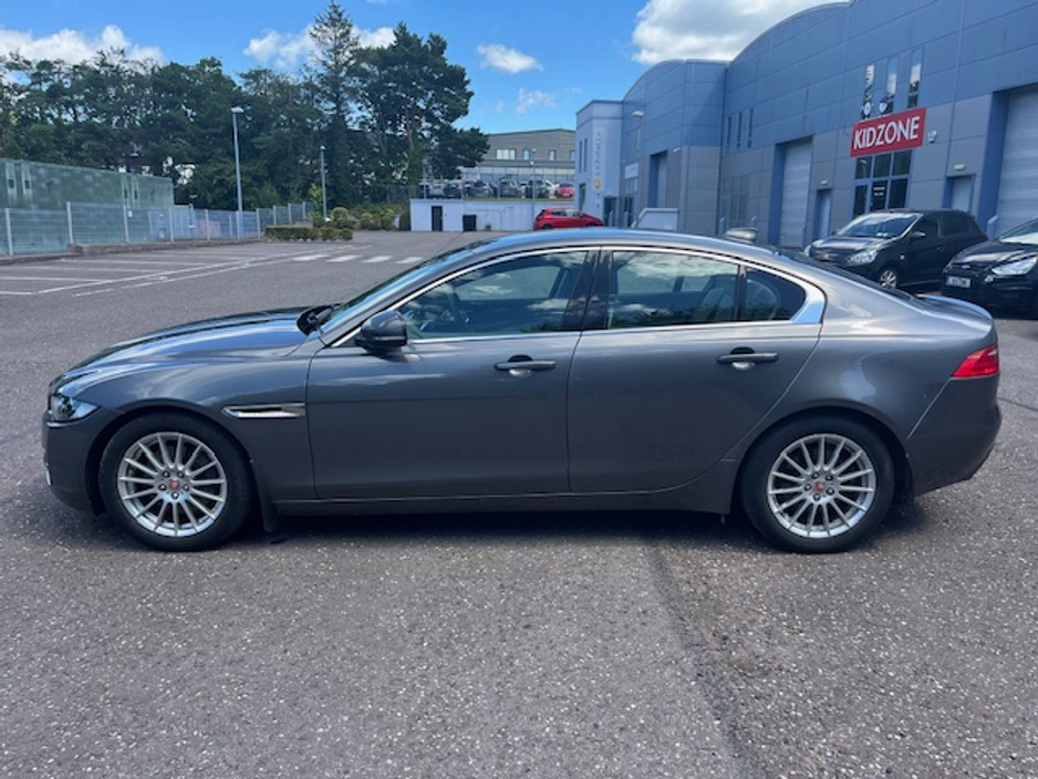 2018 Jaguar XE - image 4