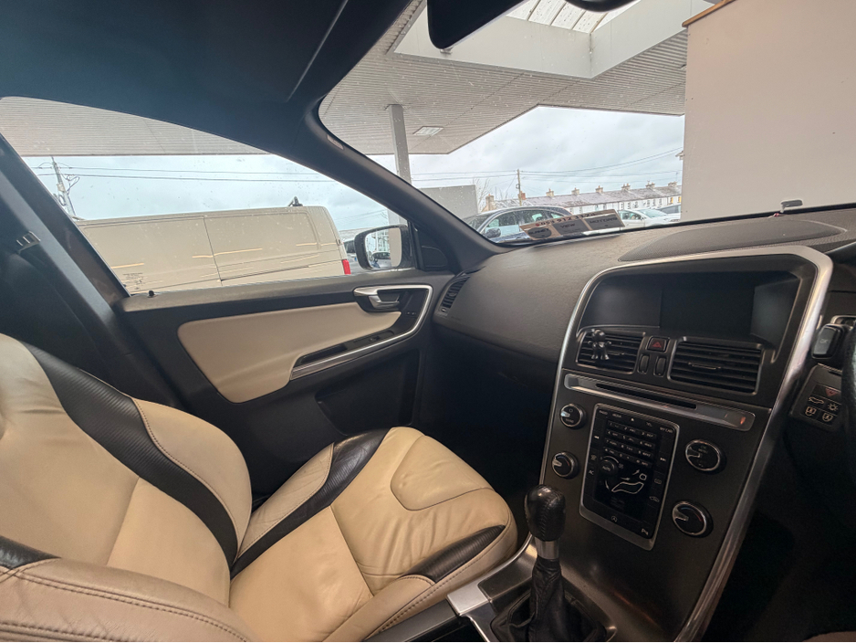 2013 Volvo XC60 - image 6