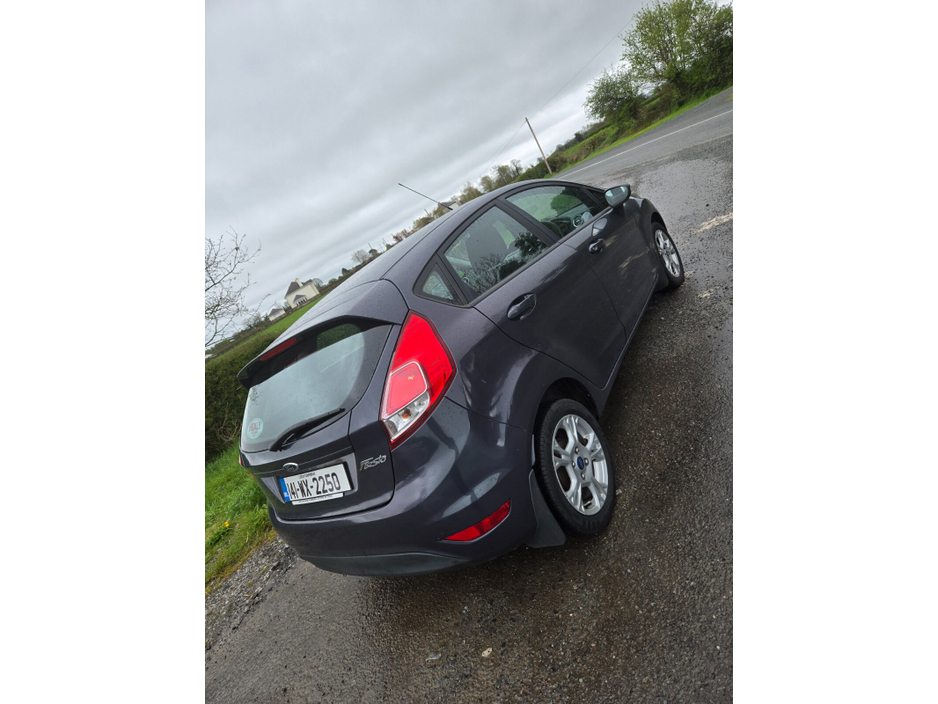 2014 Ford Fiesta - image 5