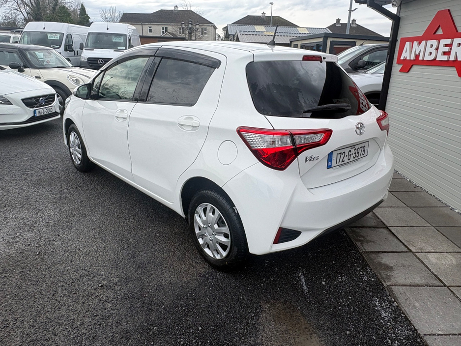2017 Toyota Yaris - image 10