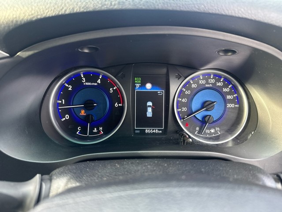 2020 Toyota Hilux - image 14