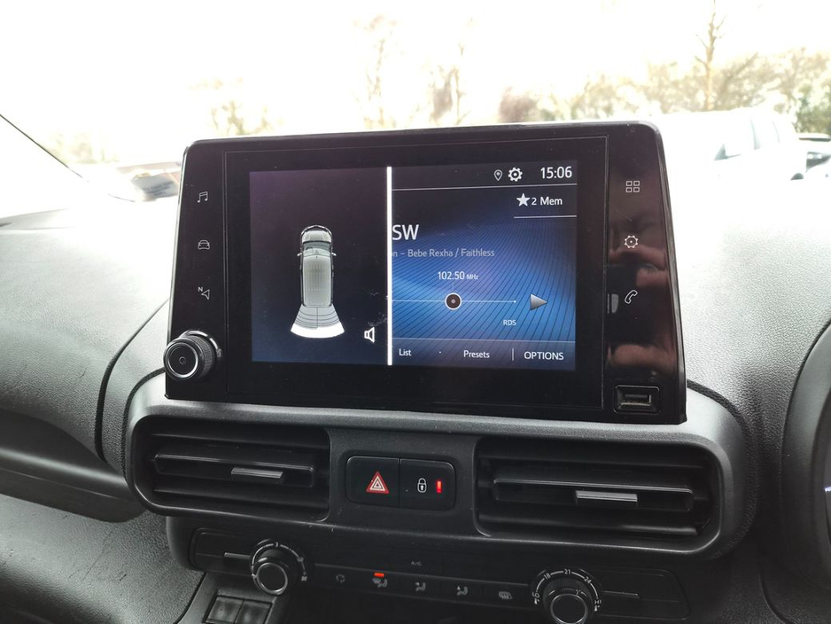 2022 Peugeot 2008 - image 6