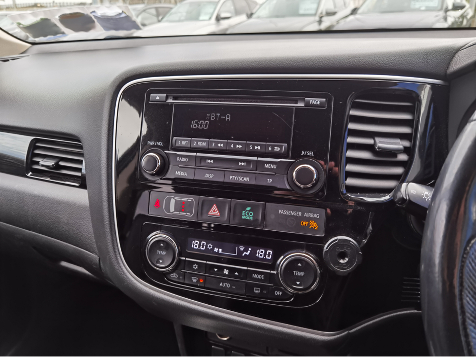 2015 Mitsubishi Outlander - image 15