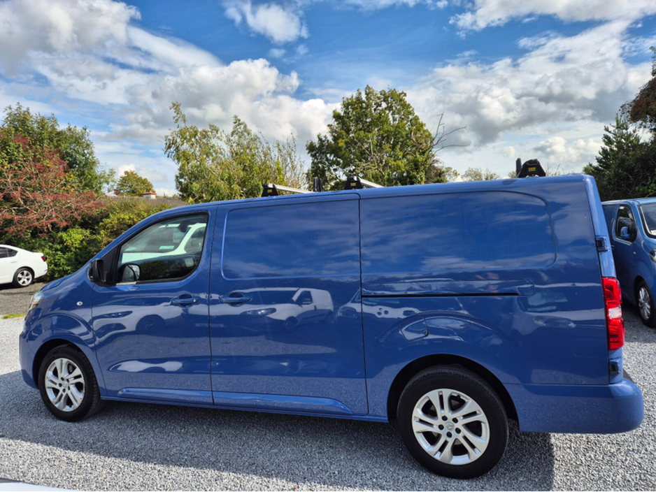 2022 Opel Vivaro - image 8