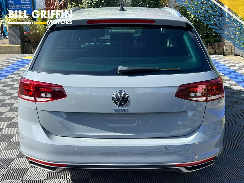 2022 Volkswagen Passat - image 16