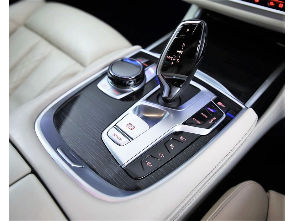 2020 BMW 7 Series - image 20