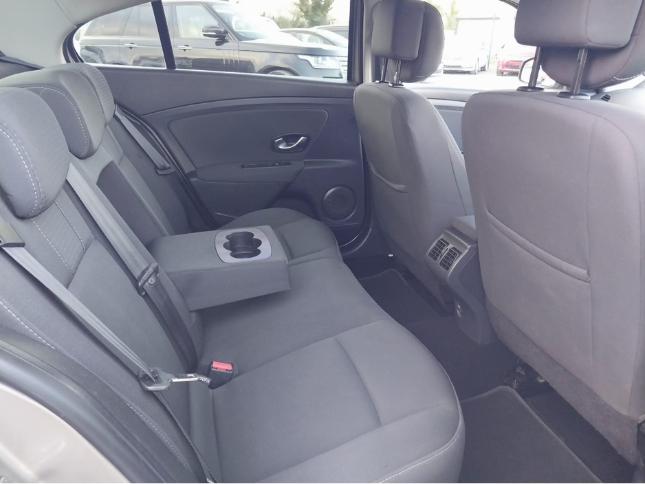 2011 Renault Fluence - image 13