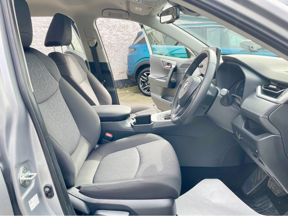 2024 Toyota Rav4 - image 8