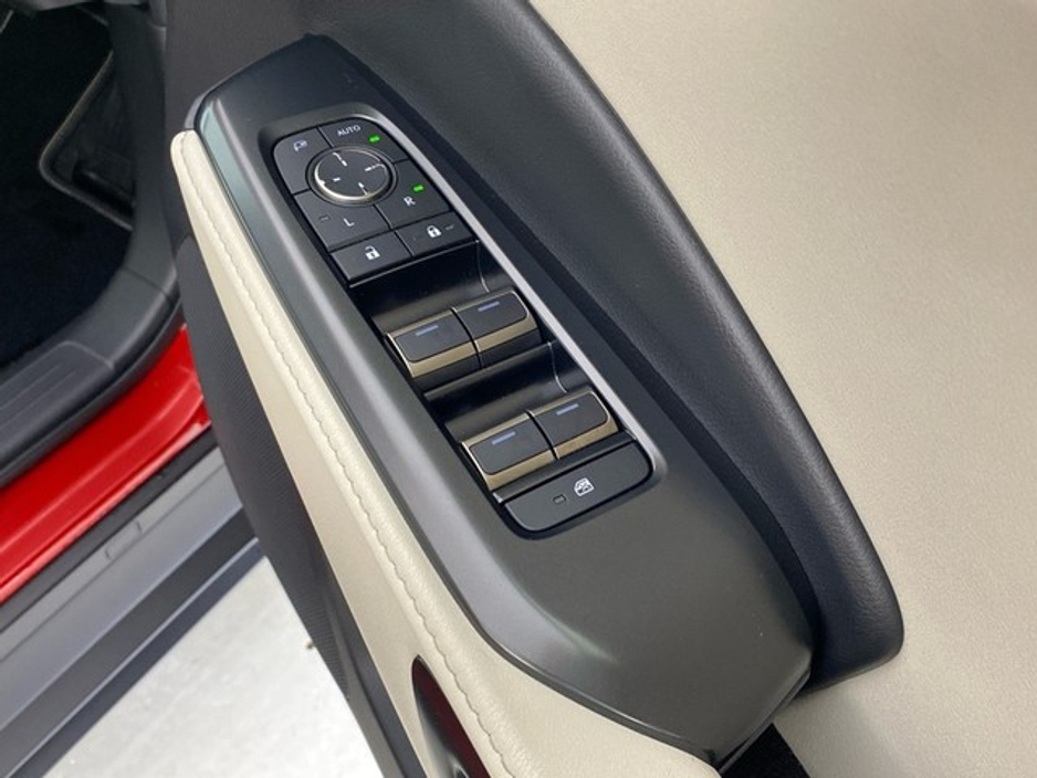 2025 Lexus LBX Elegant €39,950