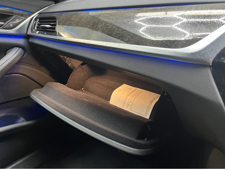 2017 BMW 5 Series - image 21