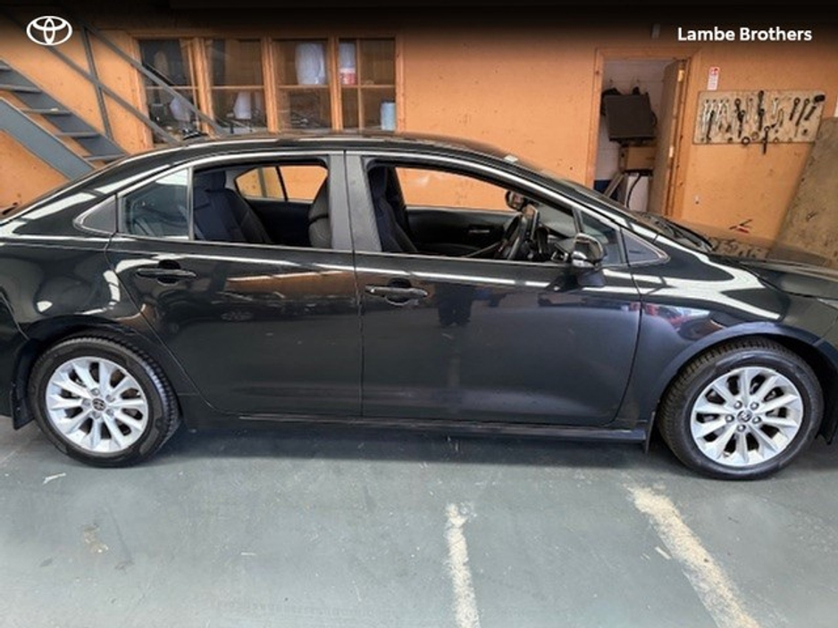 2023 Toyota Corolla - image 4