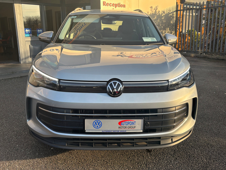 2024 Volkswagen Tiguan - image 5