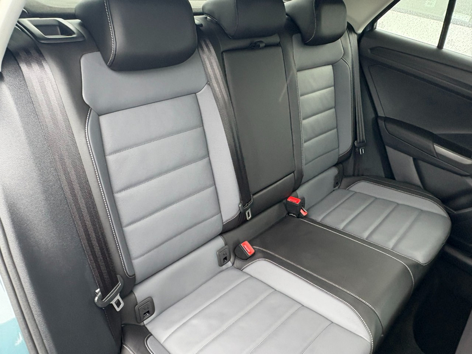 2024 Volkswagen T-Roc - image 11