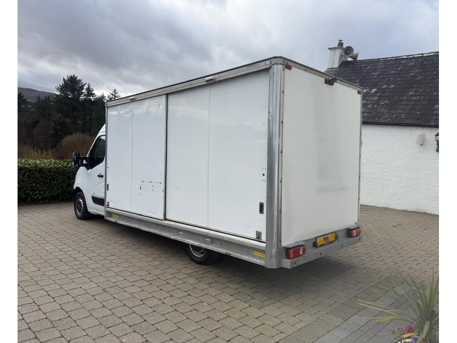 2020 Opel Movano - image 8