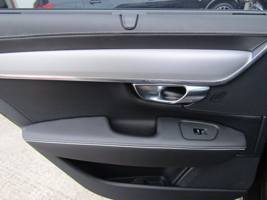 2021 Volvo S90 - image 27