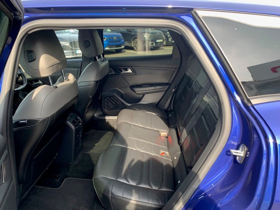 2023 Citroen C5X - image 12