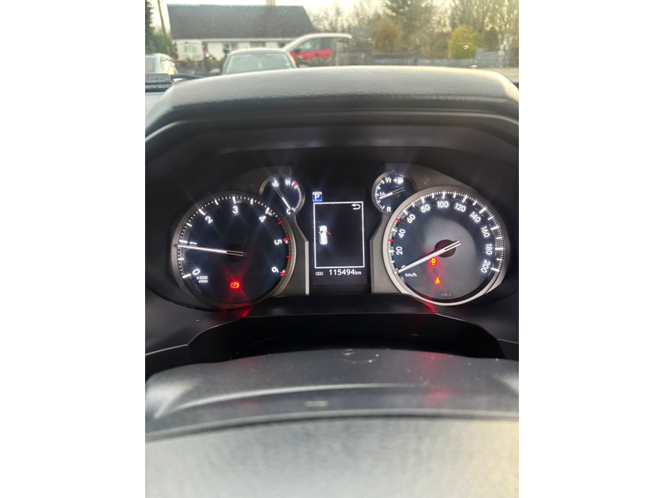 2018 Toyota Landcruiser - image 7