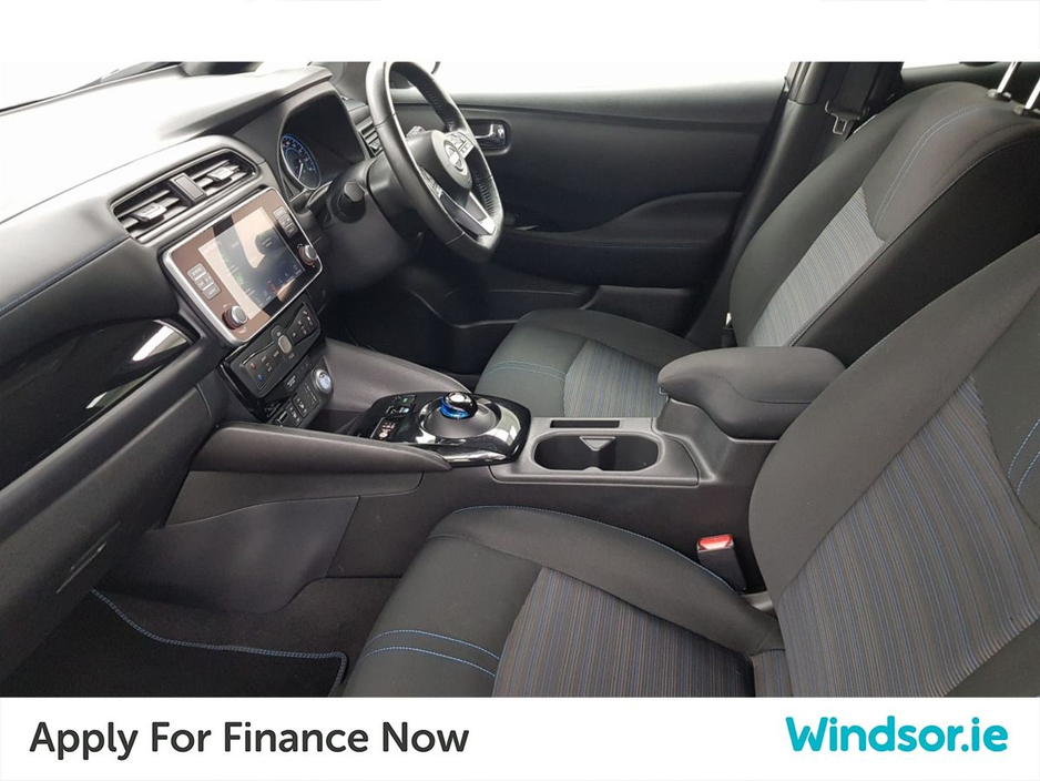 2024 Nissan Leaf - image 4