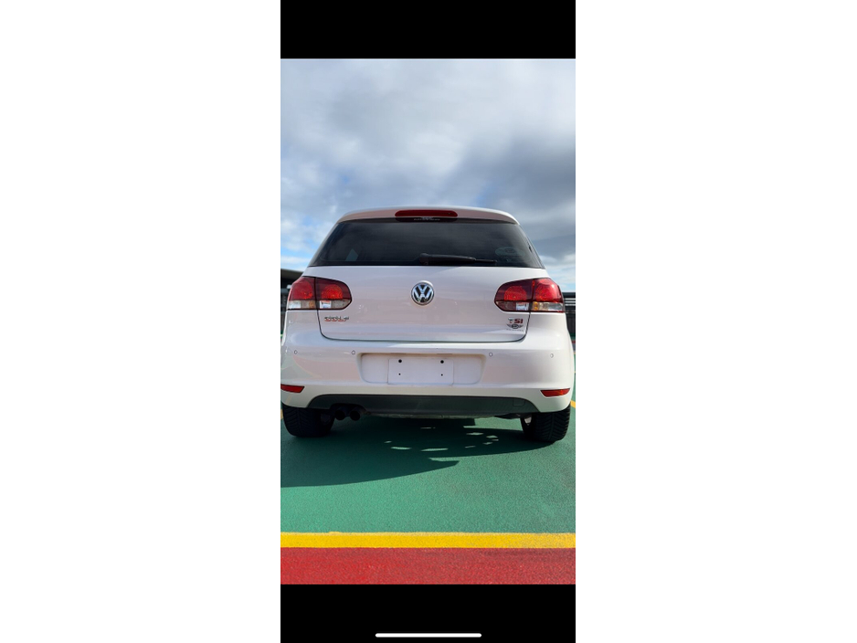 2012 Volkswagen Golf - image 6