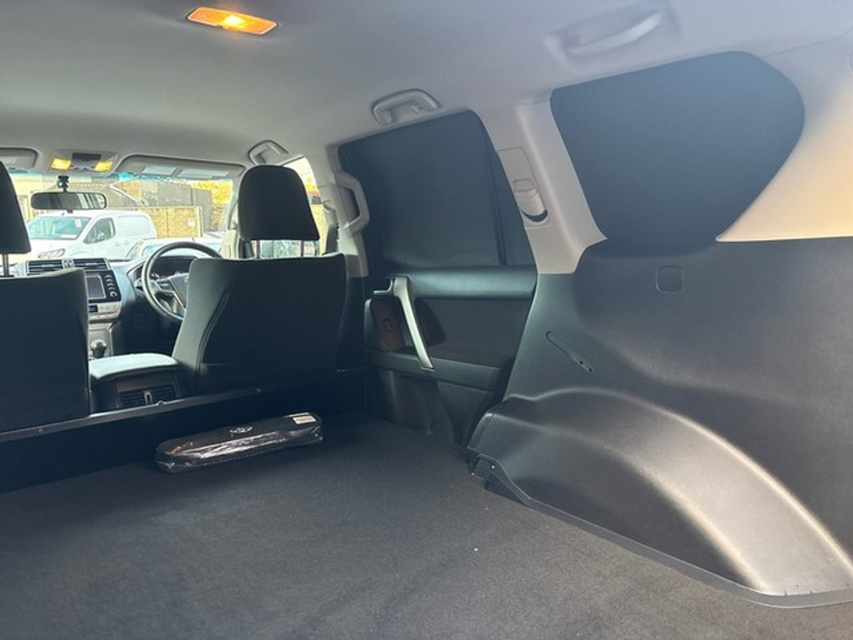 2023 Toyota Landcruiser - image 7