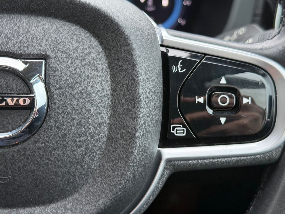2021 Volvo XC60 - image 18