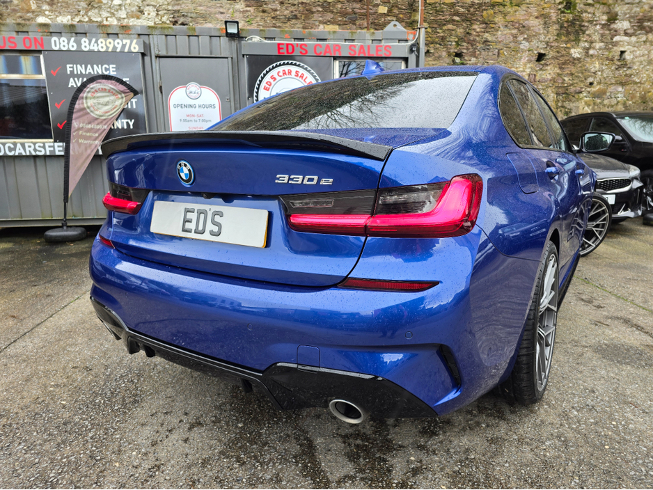 2021 BMW 3 Series - image 9