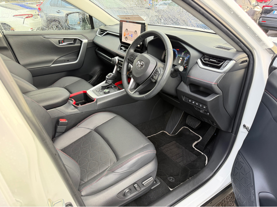 2023 Toyota Rav4 - image 5