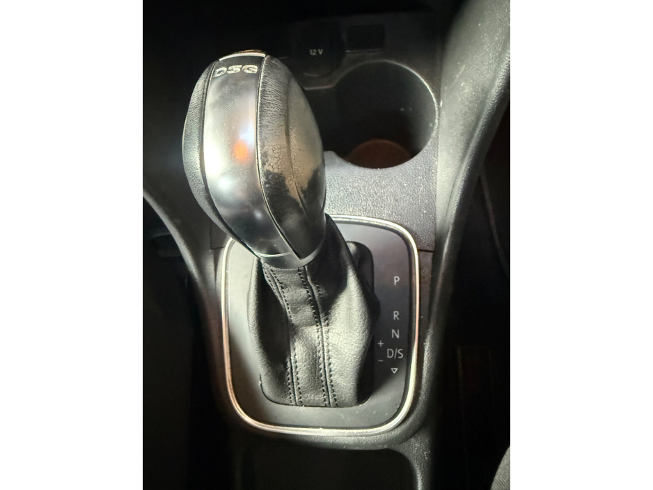 2015 Volkswagen Polo - image 11