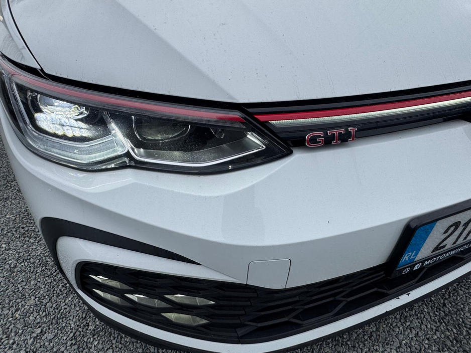 2021 Volkswagen Golf - image 12