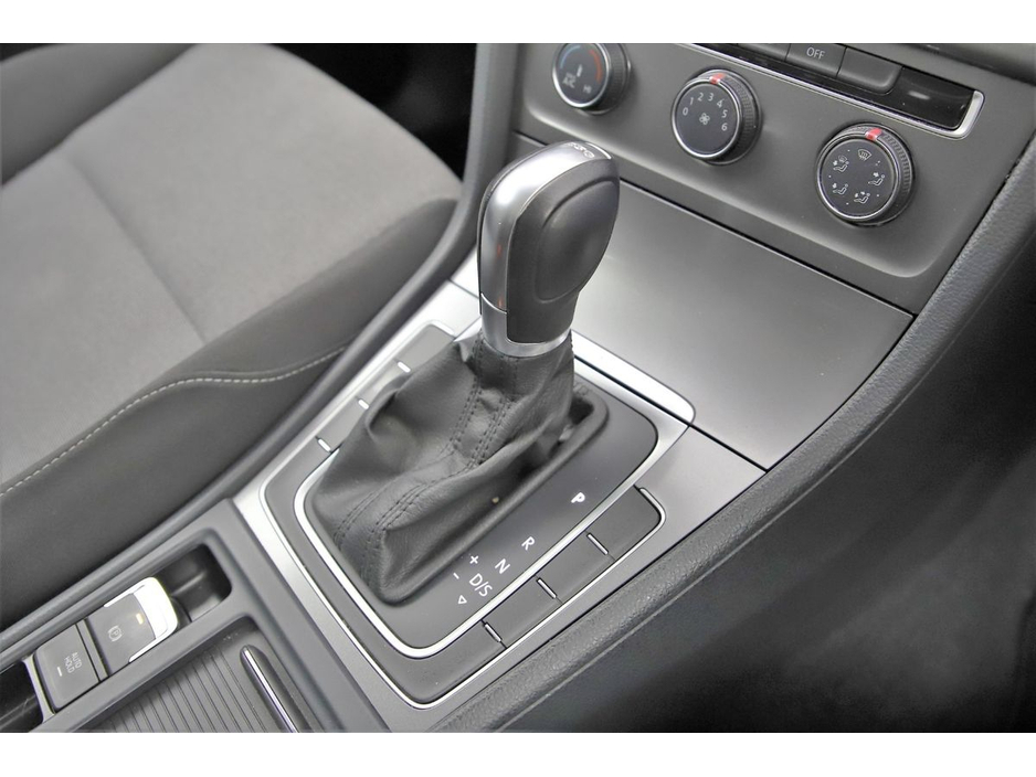 2016 Volkswagen Golf - image 22