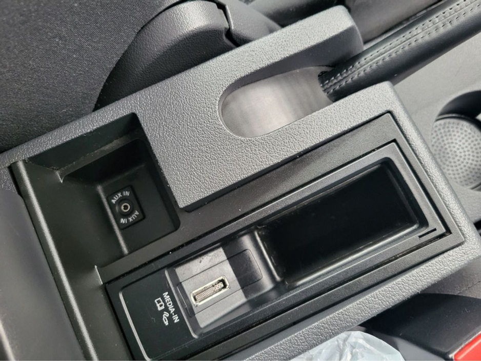 2014 Volkswagen Touran - image 23