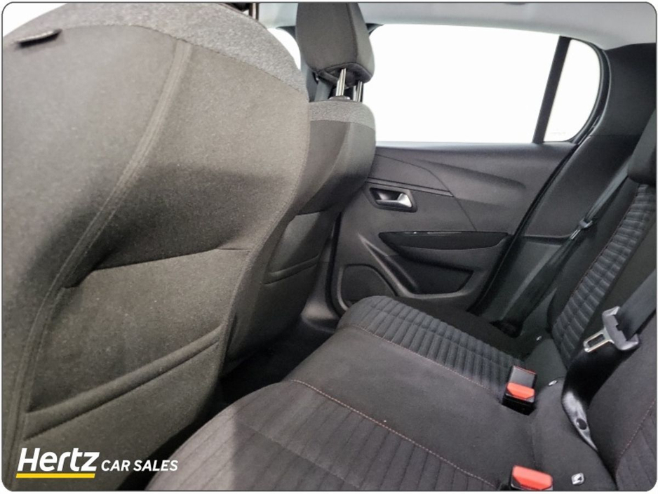 2023 Peugeot 208 - image 13