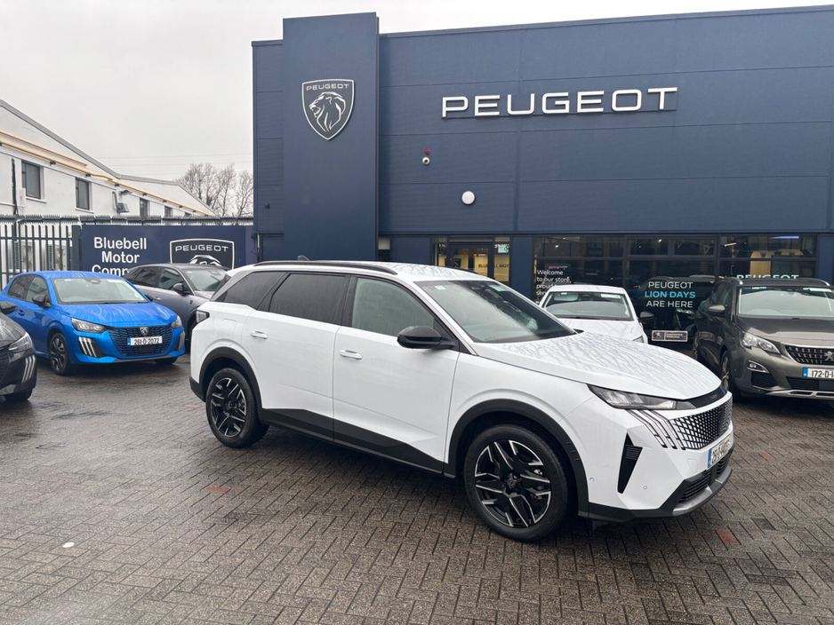 2025 Peugeot 5008 1.2 MHEV 145bhp E-DCS6 Allure €44,950