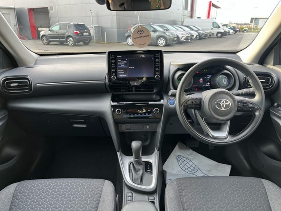 2024 Toyota Yaris Cross - image 8