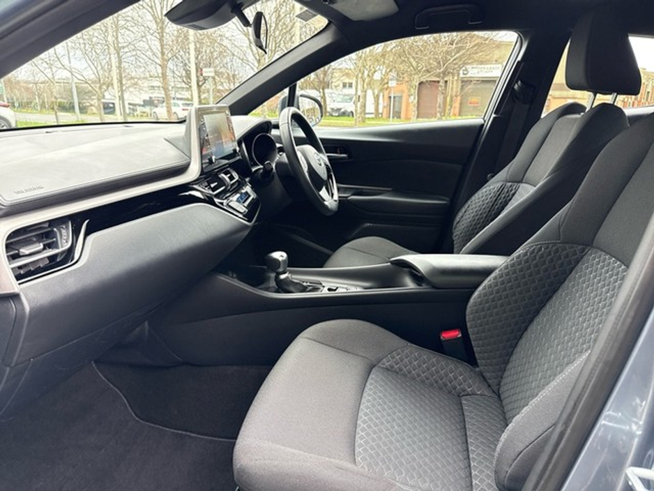 2021 Toyota C-HR HYBRID LUNA // REAR CAMERA // BLUETOOTH // AIR CON // TOYOTA SAFETY SENSE // €180 ROAD TAX // FULL WARRANTY €23,945