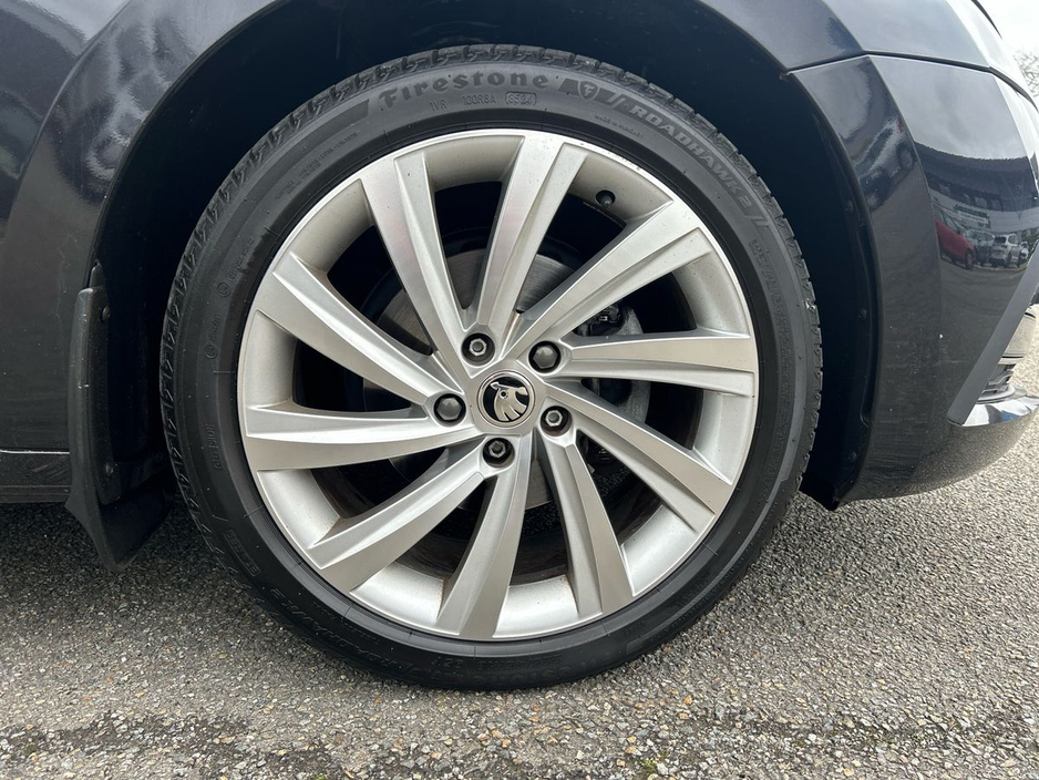 2023 Skoda Octavia - image 5