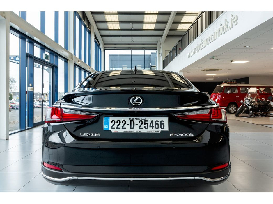 2023 Lexus ES 300 H - image 8