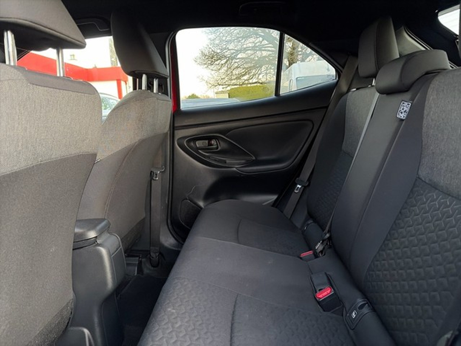 2023 Toyota Yaris Cross CROSS LUNA SPORT €28,888