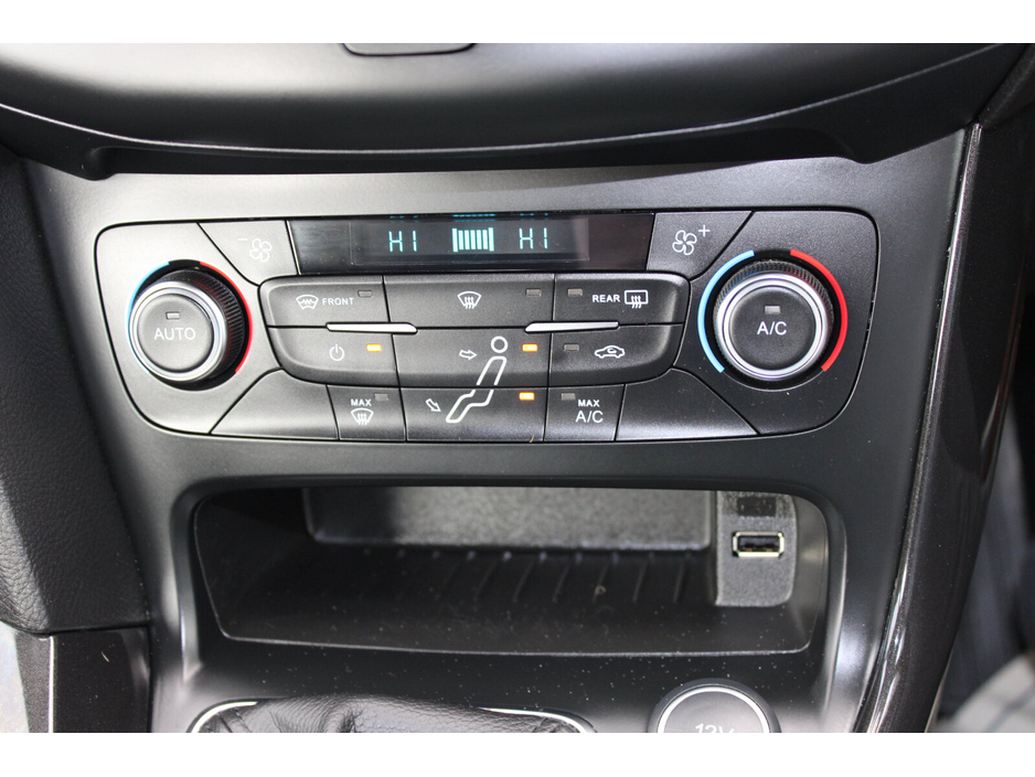 2018 Ford Focus - image 19