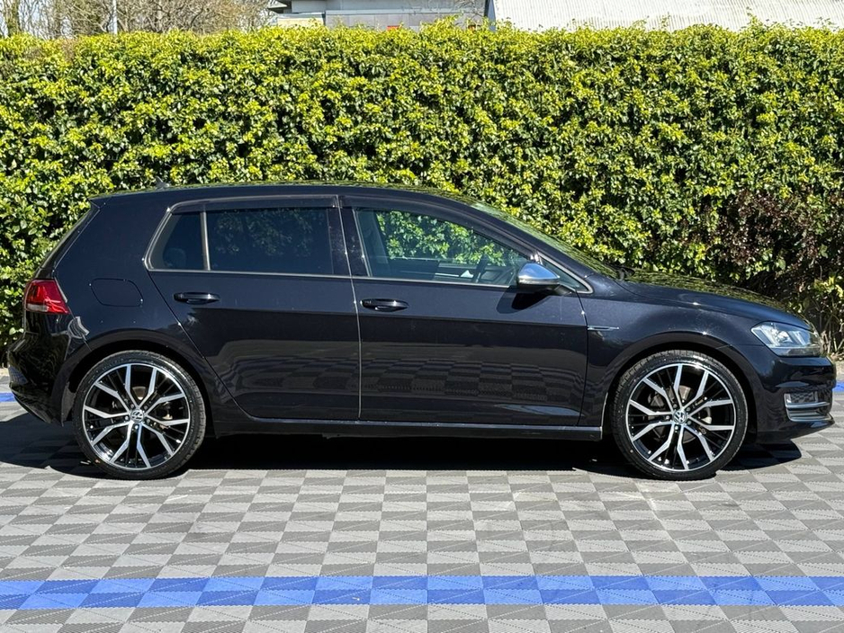 2016 Volkswagen Golf - image 2