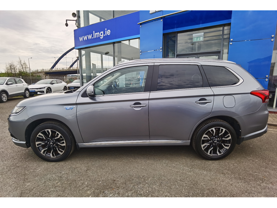 2015 Mitsubishi Outlander - image 7