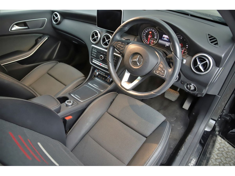2016 Mercedes-Benz A Class A180 *HALF LEATHER MEMO SPORT SEATS*REVERSE CAM* €16,480